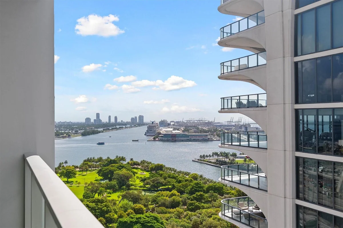 1040 Biscayne Blvd #1908, Miami: photo 1 of 17