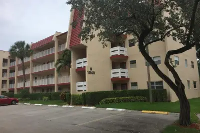 1040 Country Club Dr #306, Margate: photo 1 of 34