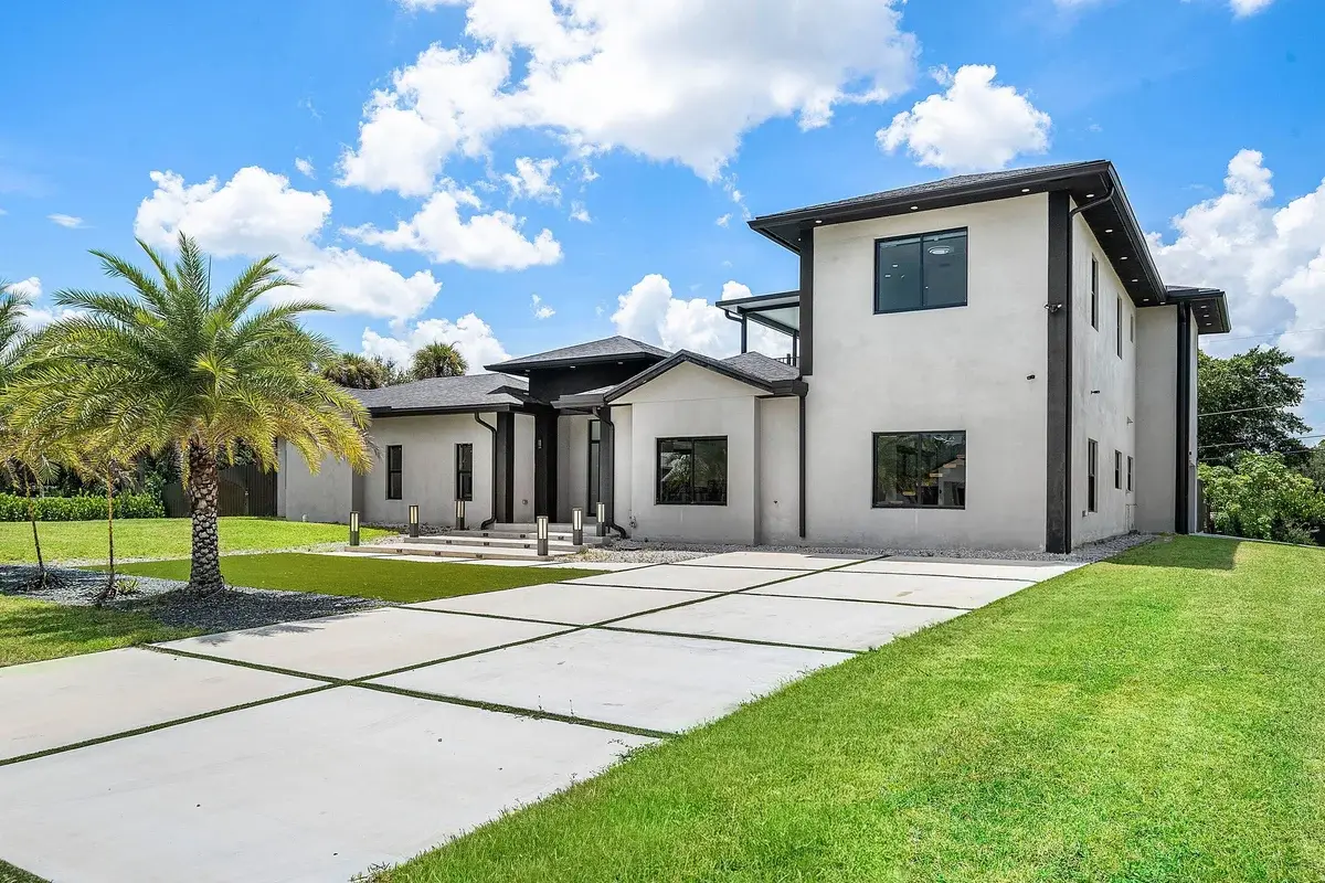 641 Marshall Rd, West Palm Beach: photo 1 of 57
