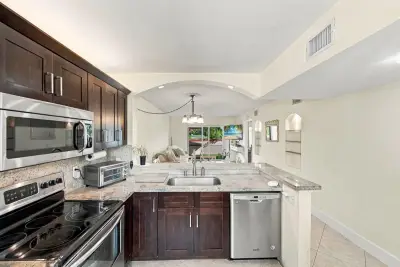 6585 Somerset Dr #102, Boca Raton: photo 1 of 28