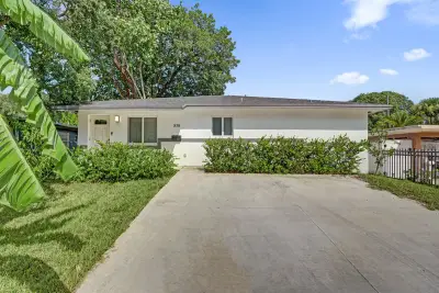 830 NW 19th St, Fort Lauderdale: photo 1 of 29
