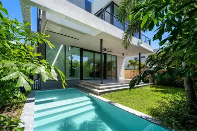 3310 Elizabeth St, Miami: photo 1 of 56