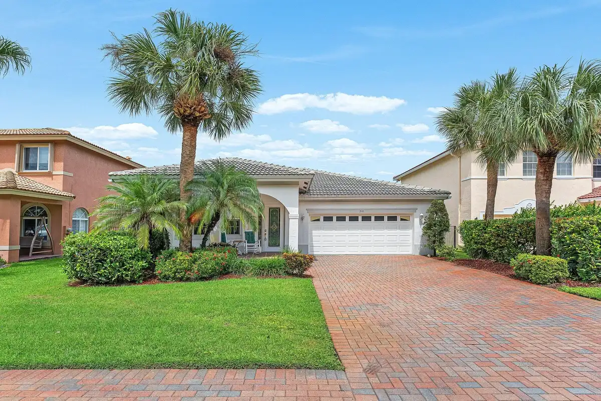 310 Venice Blvd, Royal Palm Beach: photo 1 of 34