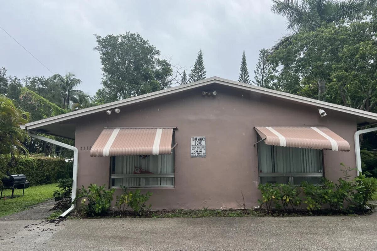 3118 SW 15th Ave #E, Fort Lauderdale: photo 1 of 10