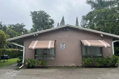 3118 SW 15th Ave #E, Fort Lauderdale: photo 1 of 10