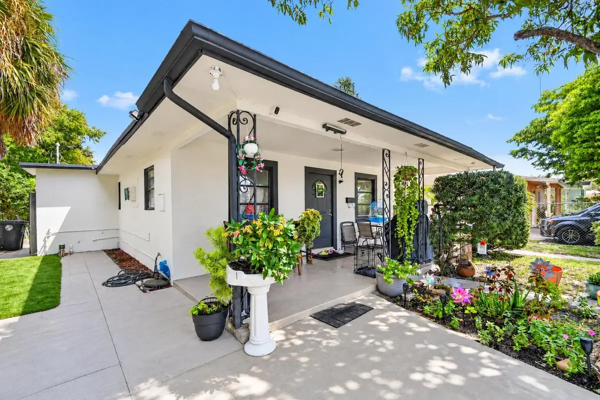 1020 S K St, Lake Worth Beach: photo 1 of 56