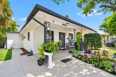 1020 S K St, Lake Worth Beach: photo 1 of 56
