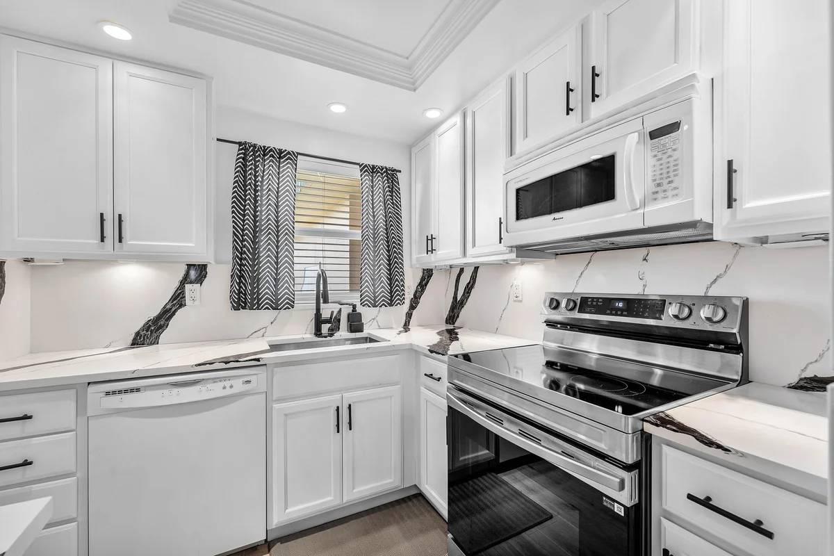 806 SE 7th St #408, Deerfield Beach: photo 1 of 24