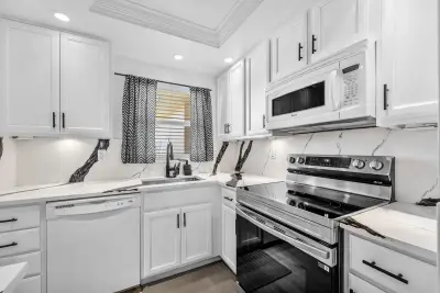 806 SE 7th St #408, Deerfield Beach: photo 1 of 24