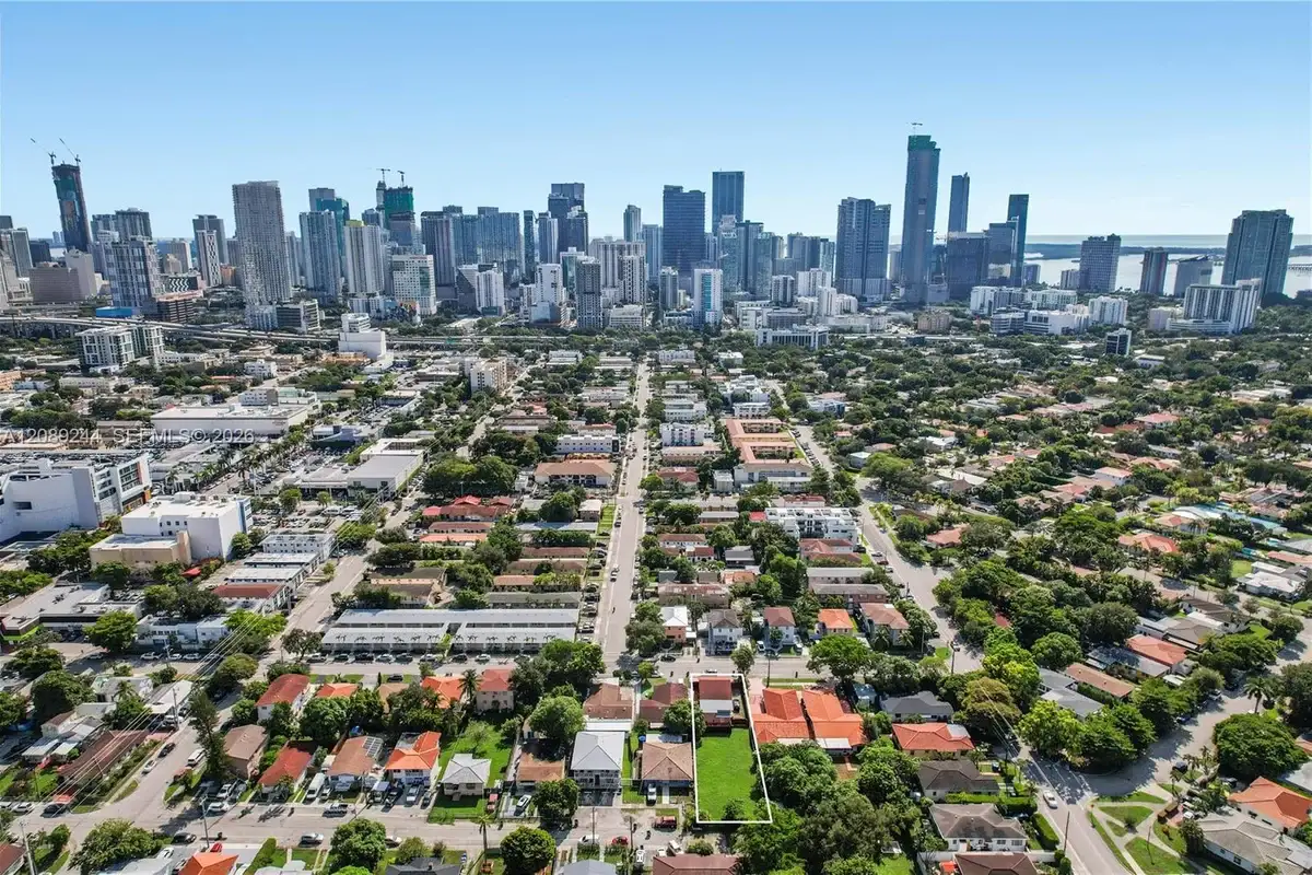1010 SW 8th Ave, Miami: photo 1 of 29