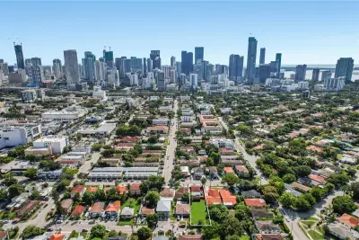 1010 SW 8th Ave, Miami: photo 1 of 29