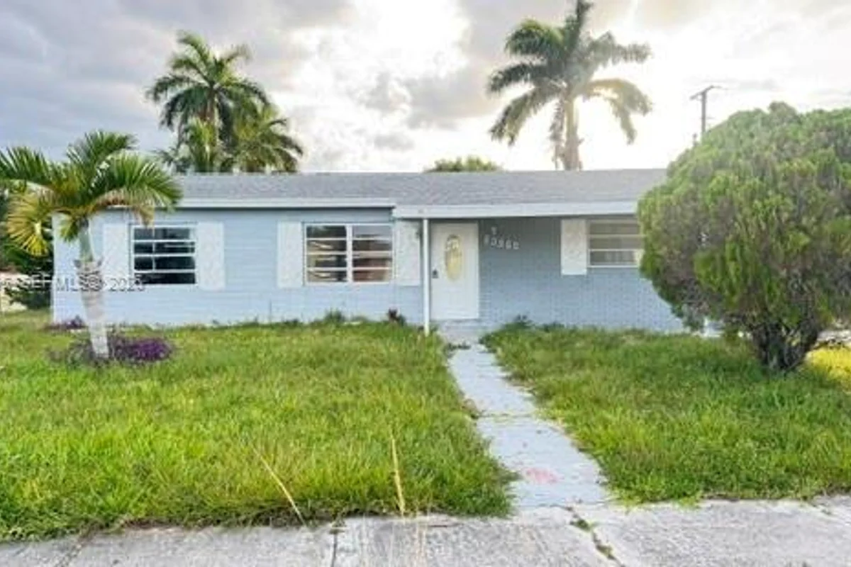 20500 NW 28th Ave, Miami Gardens: photo 1 of 28