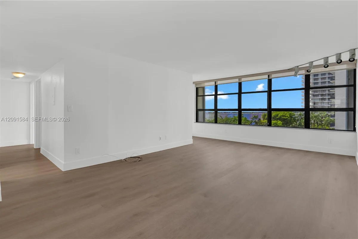 1440 Brickell Bay Dr #604, Miami: photo 1 of 38