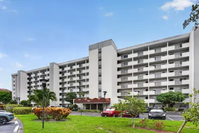 5860 NW 44th St #510, Lauderhill: photo 1 of 29