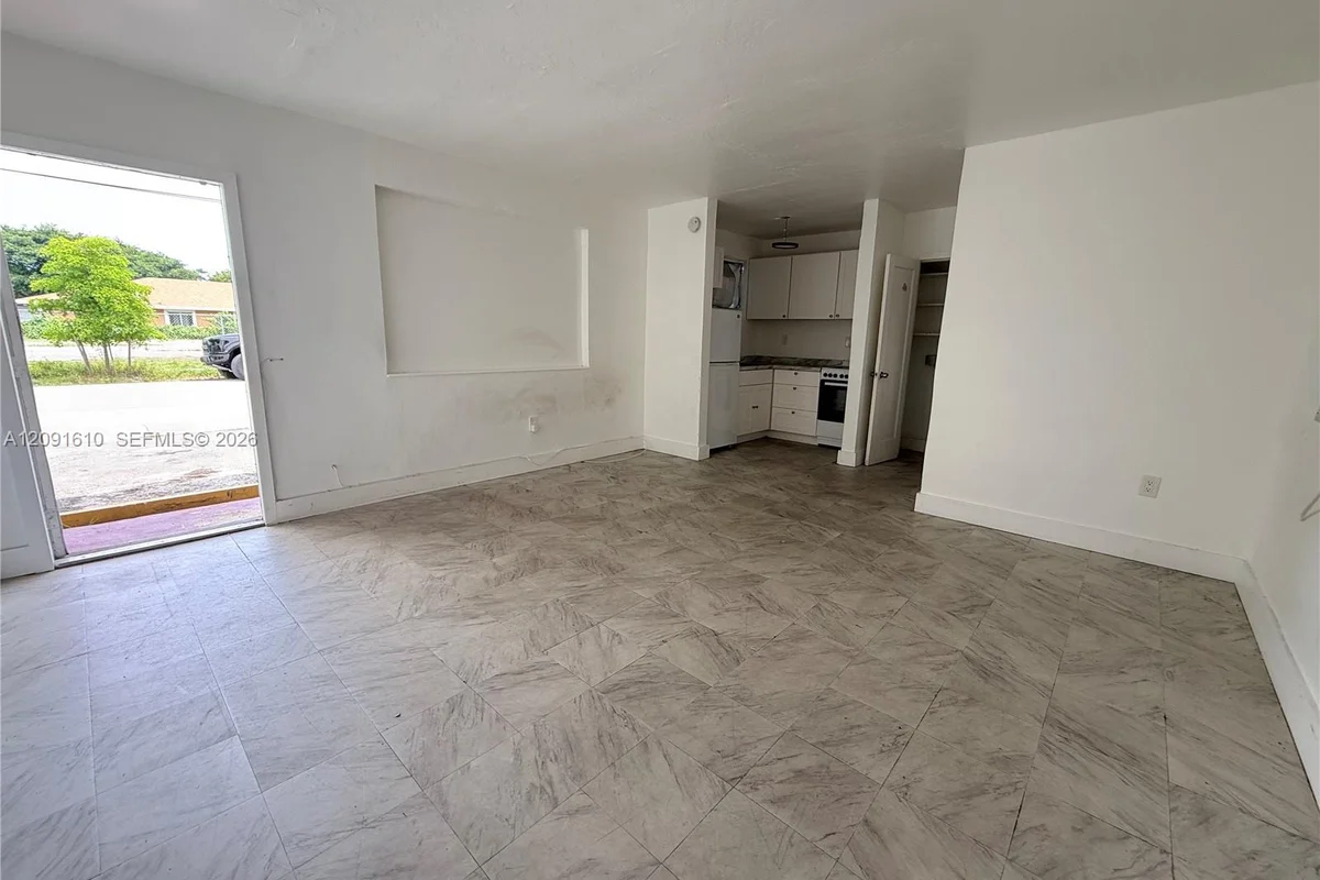 7000 NW 8th Ave #3, Miami: photo 1 of 5
