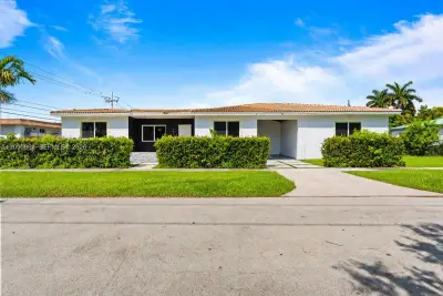 580 Lee Dr, Miami Springs: photo 1 of 66