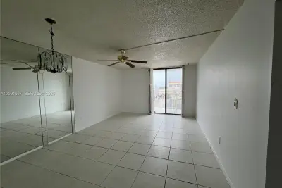 920 NE 169th St #504, North Miami Beach: photo 1 of 13