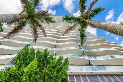 1400 Biscayne Blvd #405, Miami: photo 1 of 34
