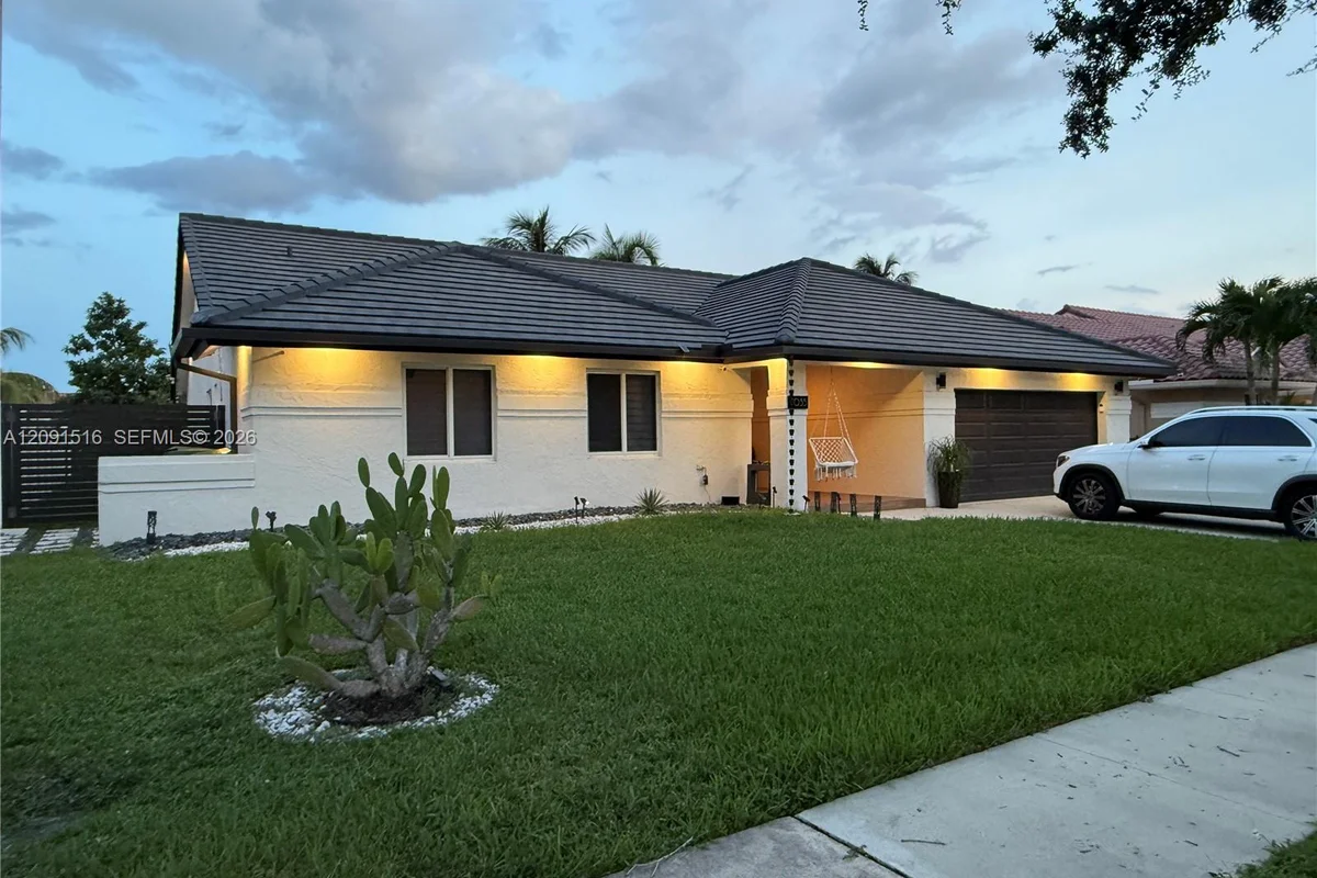 1035 NW 164th Ave, Pembroke Pines: photo 1 of 19