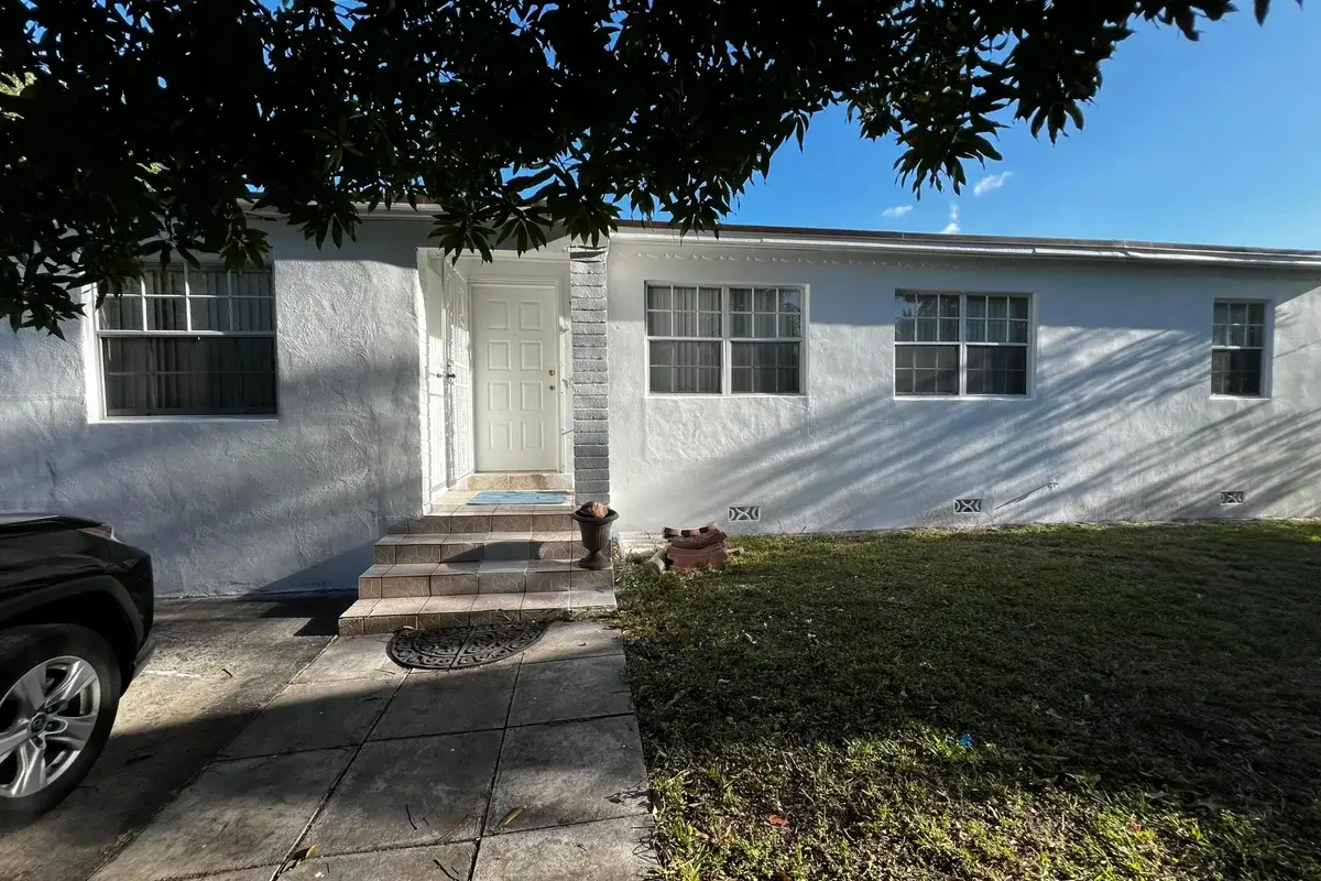 1125 NW 144th St #1, Miami: photo 1 of 5