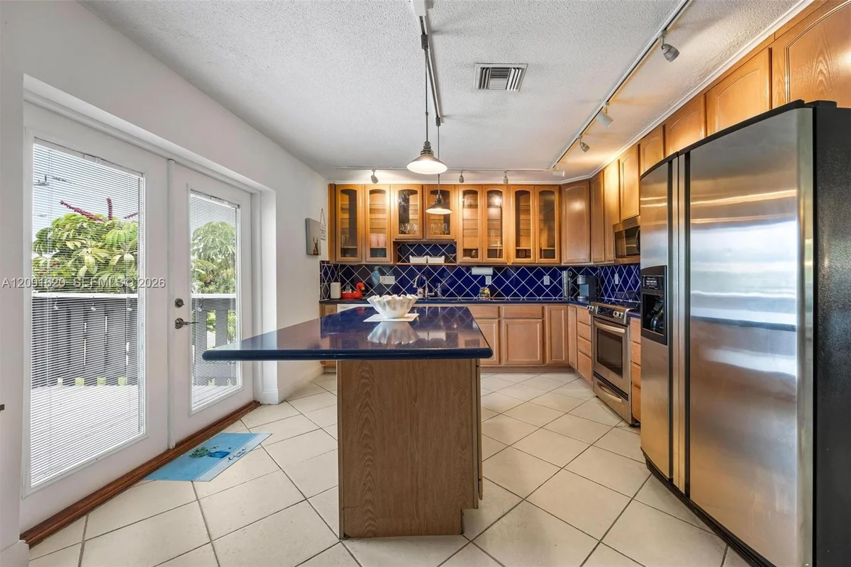 400 SE 31st St #8, Fort Lauderdale: photo 1 of 33
