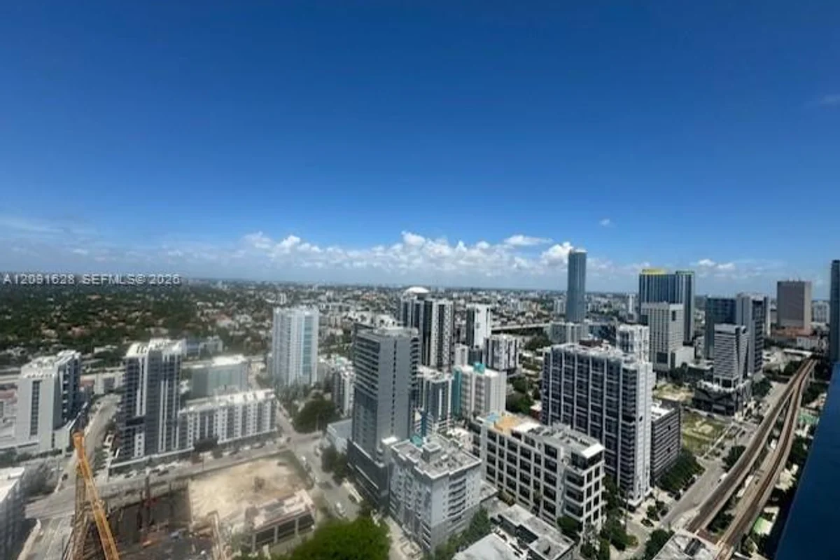 79 SW 12th St #2403-S, Miami: photo 1 of 12
