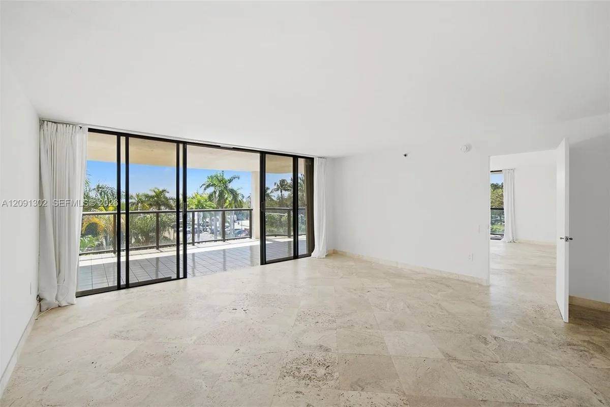 2575 S Bayshore Dr #4A, Miami: photo 1 of 33