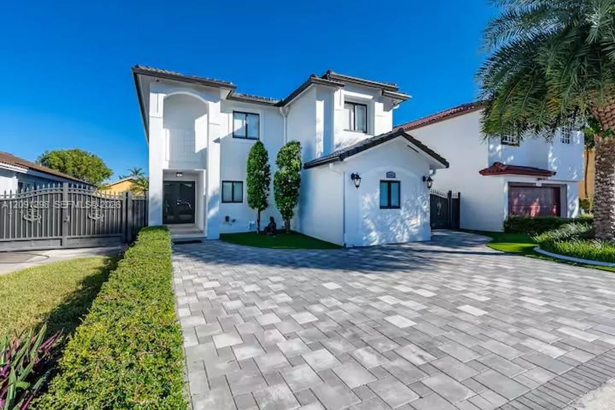 14813 SW 139th St, Miami: photo 1 of 4