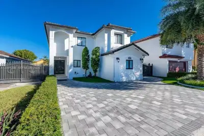 14813 SW 139th St, Miami: photo 1 of 4