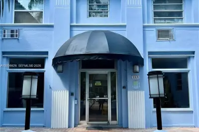 215 30th St #6, Miami Beach: photo 1 of 24