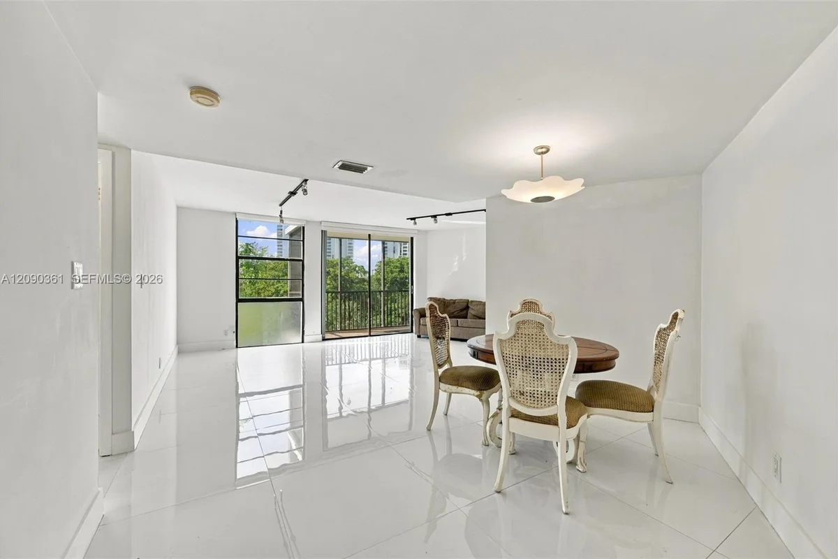 3475 N Country Club Dr #502, Aventura: photo 1 of 18