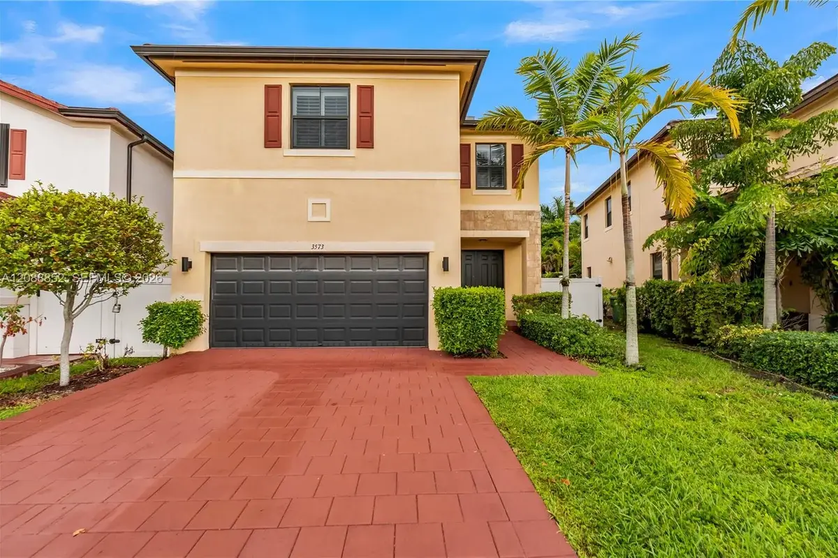 3573 W 106th Ter, Hialeah: photo 1 of 55