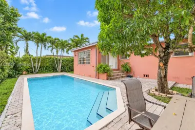 7970 SW 17th St, Miami: photo 1 of 56