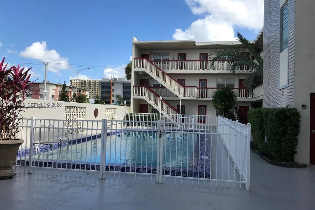 4410 W Flagler St #111, Miami: photo 1 of 10