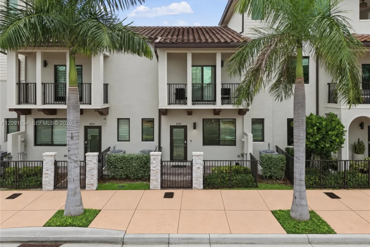 4278 NW 82nd Ave, Doral: photo 1 of 31