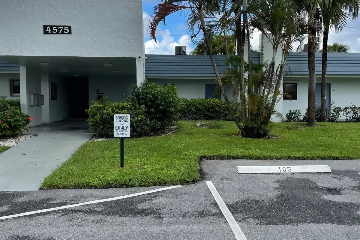 4575 Lucerne Lakes Blvd W #105, Lake Worth: photo 1 of 17