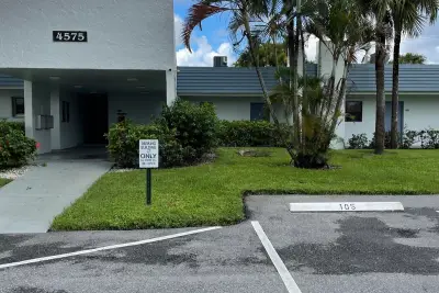 4575 Lucerne Lakes Blvd W #105, Lake Worth: photo 1 of 17