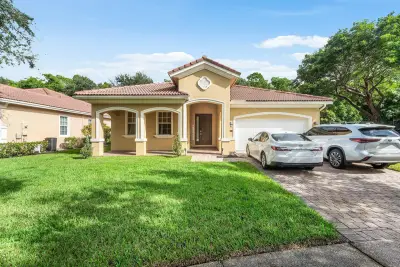 6855 Osage Cir, West Palm Beach: photo 1 of 33