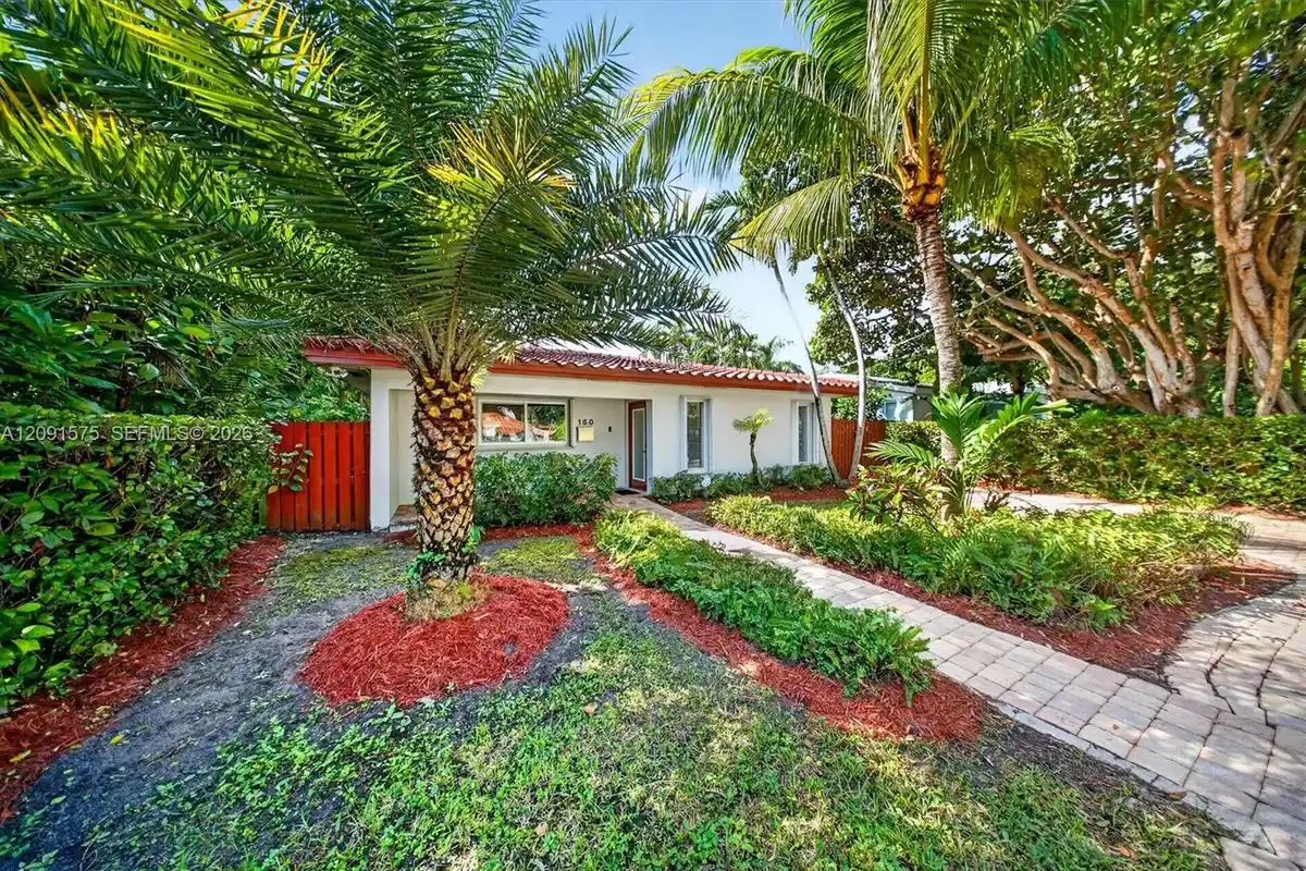 160 NE 86th St, El Portal: photo 1 of 26