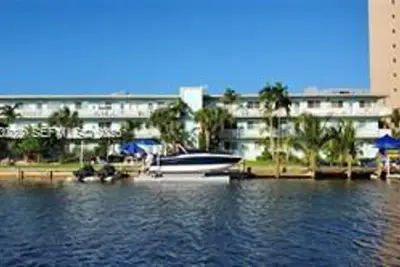 Condo in Hallandale Beach: photo 1 of 33