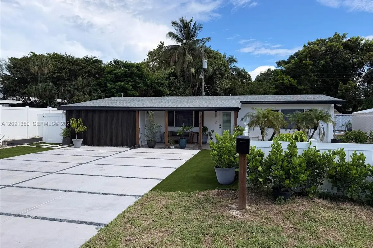 310 NE 12th Ave, Pompano Beach: photo 1 of 99