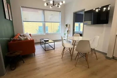 1320 Drexel Ave #302, Miami Beach: photo 1 of 20