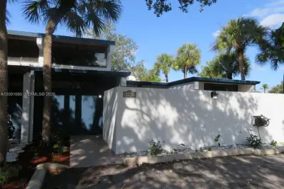 6401 Turkey Run Ter, Miami Lakes: photo 1 of 25
