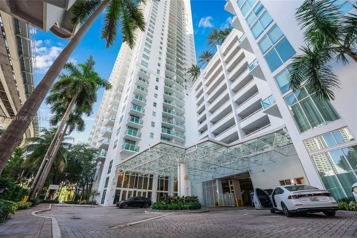 31 SE 5th St #409, Miami: photo 1 of 24