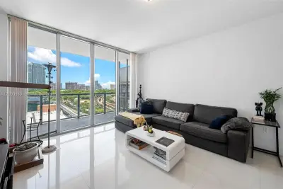 79 SW 12 St #1202-S, Miami: photo 1 of 31