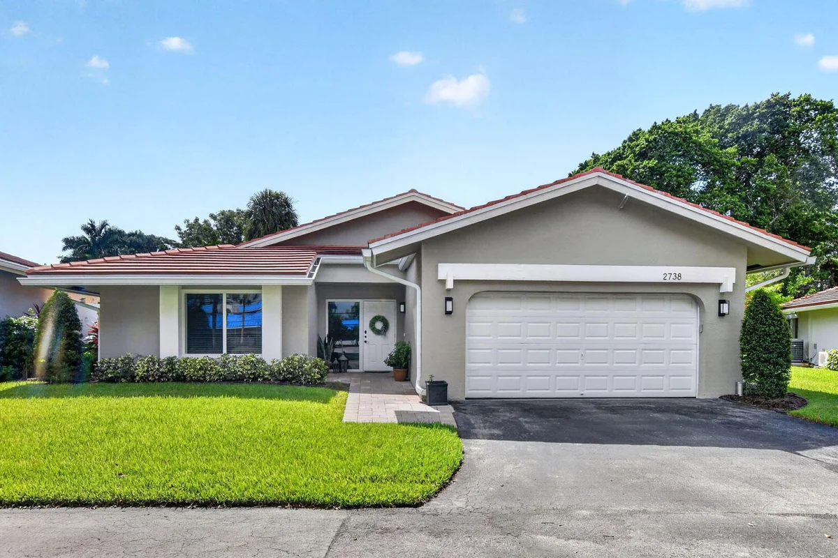 2738 Deer Creek Kelly Brooke Ln, Deerfield Beach: photo 1 of 46