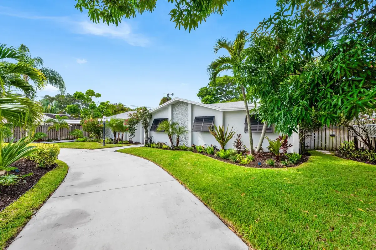 317 Daly Rd, Tequesta: photo 1 of 33