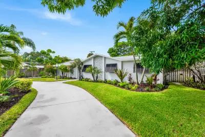 317 Daly Rd, Tequesta: photo 1 of 33