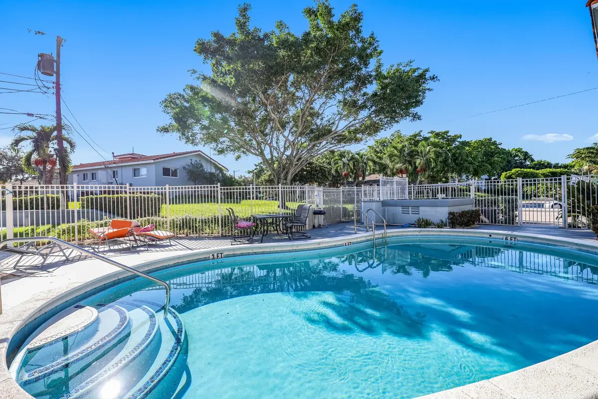 431 W Camino Real #28, Boca Raton: photo 1 of 11