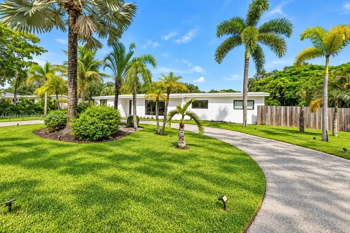 9401 SW 82nd Ave, Miami: photo 1 of 30